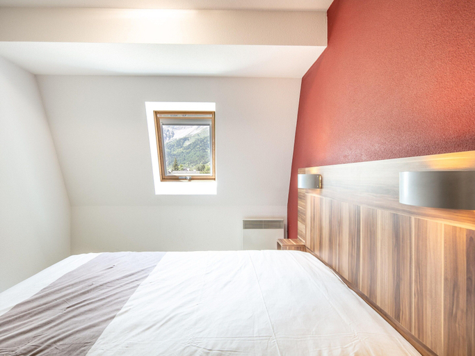 Room 4, Apartment in Gresse-en-Vercors near ski-lift, Isère