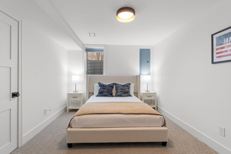 Bedroom 3, Wayzata Cove, Hennepin