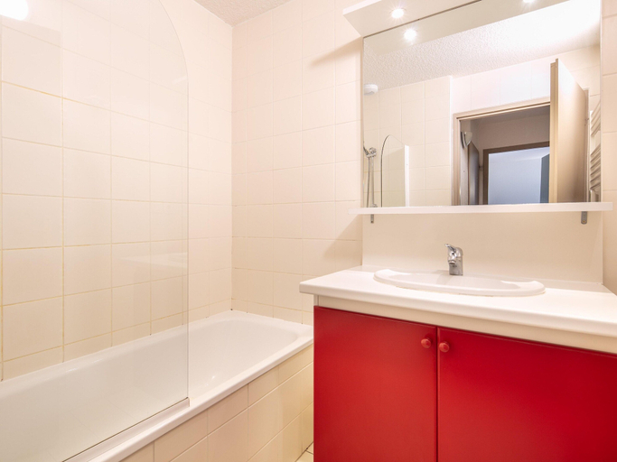 Bathroom, Valloire Studio, Gym & Pool, Savoie