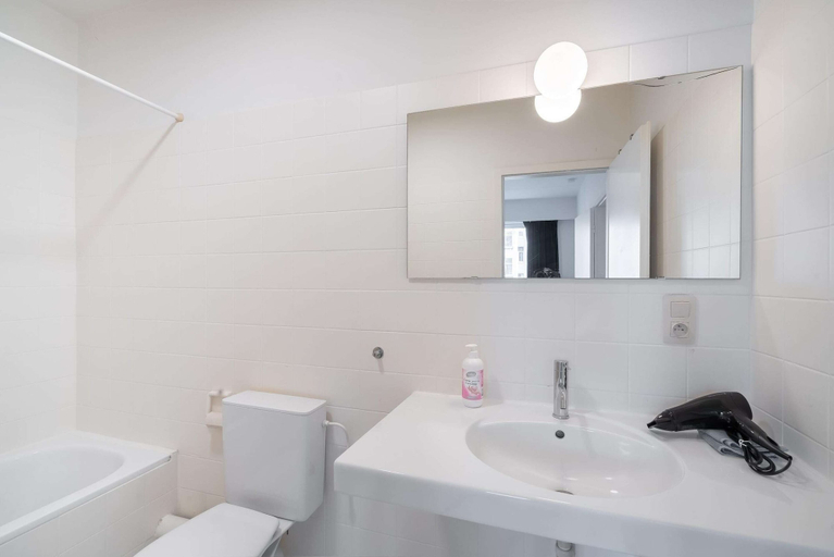 Others 5, Cosy Antwerp apartment stay, Antwerpen