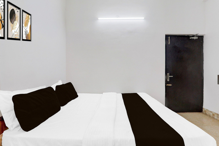Room 5, Super Deluxe Room Munshipuliya Vibrant, Lucknow