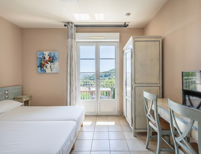 Room 2, 2-person Studio in Callian, Var
