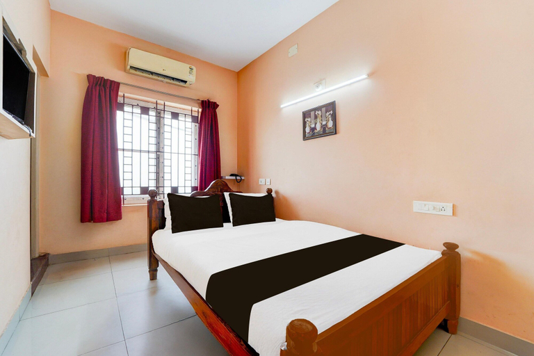 Room 4, Deluxe Viswa Towers, Madurai