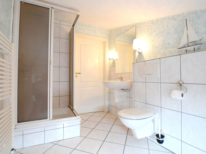 Bathroom 2, Moderne Ferienwohnung mit Meerblick, Ostholstein