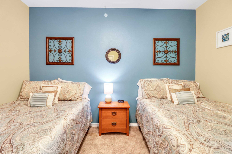 Room 5, Cliffside Paradise Waterfront, Comal