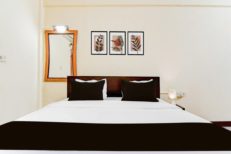 Room 5, Deluxe Blue Moon Guest House, Kolkata