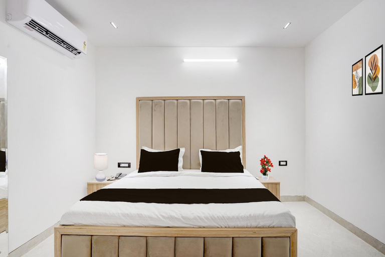 Room 4, Classic With Balcony Hotel P66 Sec 49, Gurgaon