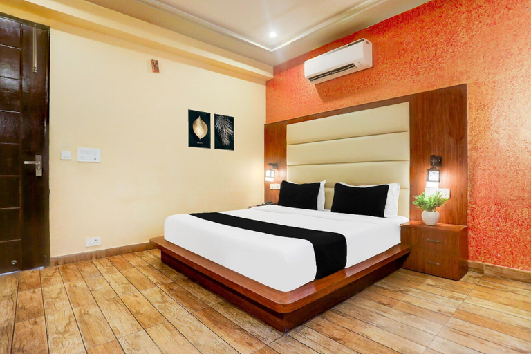 Room 4, Classic With Balcony Pacify Hills, Dehradun