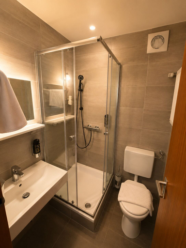 Bathroom 5, Parkhotel Lindenhof, Offenbach am Main