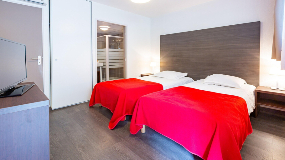 Room 4, Spacious Stay for 6 Near Emerald Coast, Ille-et-Vilaine