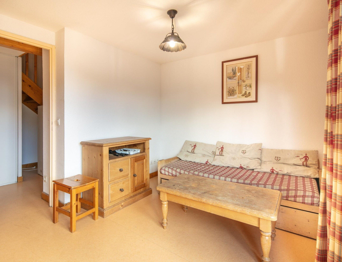 Living room 4, Mountain apartment with alpine comfort, Savoie
