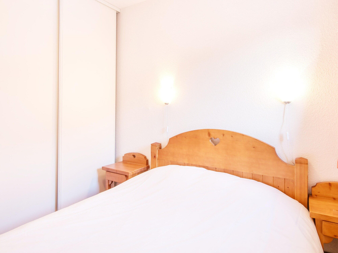 Room 5, 6-person apartment in Modane, Savoie