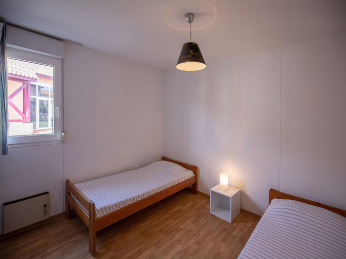 Room 4, Large 8-Person Villa near Ocean, Landes