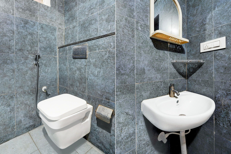 Bathroom 5, Deluxe Super Collection O Banaswadi, Bangalore