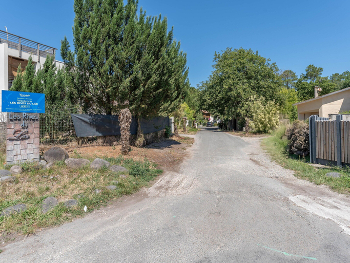 View from property, Lacanau Stay, 100m to Lake & Pool, Gironde