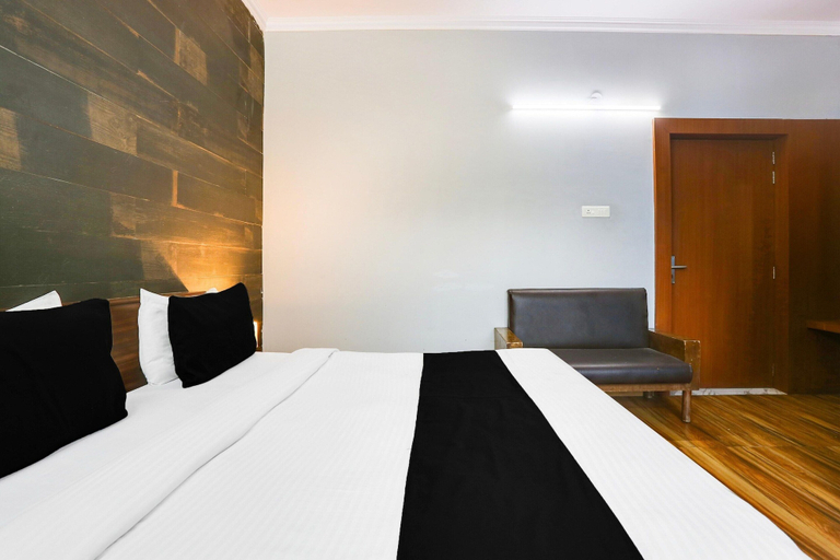 Room 4, Deluxe Ridgewood Palace, Alwar