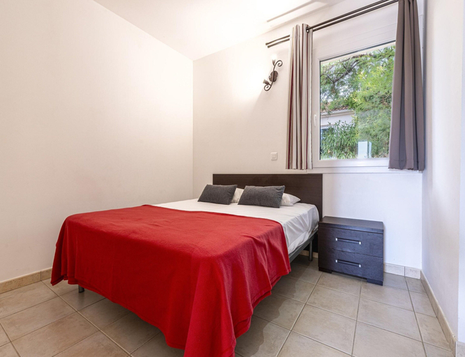 Room 4, Spacious Villa Stay for 6, Solenzara, Corse-du-Sud