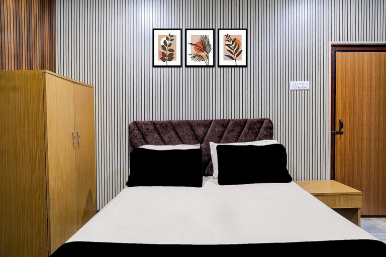 Room 2, Deluxe With Balcony Hotel Aaghnya, Kamrup Metropolitan