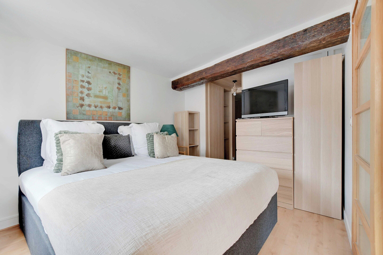 Room 3, Stunning Duplex 1br/4p - Notre-dame Cathedral, Paris