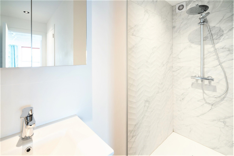 Bathroom, Saint Pauls 14-persons apartment, Antwerpen