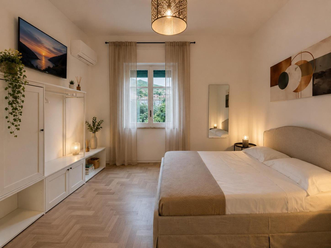 Guestroom, Moon House, Palermo