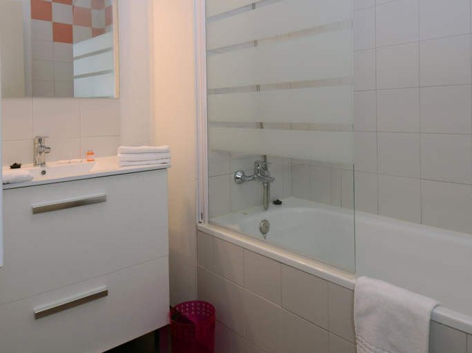 Bathroom, Spacious 8-guests Holiday Apartment, Pyrénées-Orientales