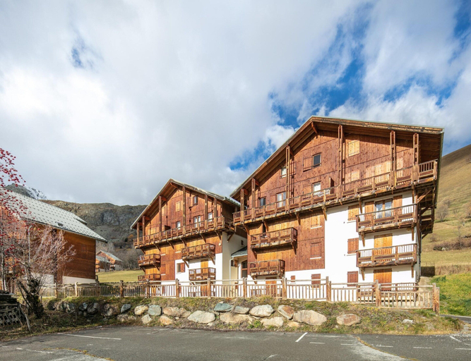 Exterior 2, Cosy Alpine Studio With Wellness Access, Savoie