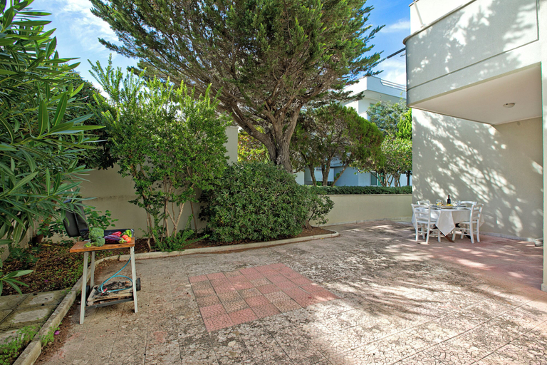 Outdoor dining 2, Residence Thalassa With Shared Pool, 100m to the Beach, Lecce