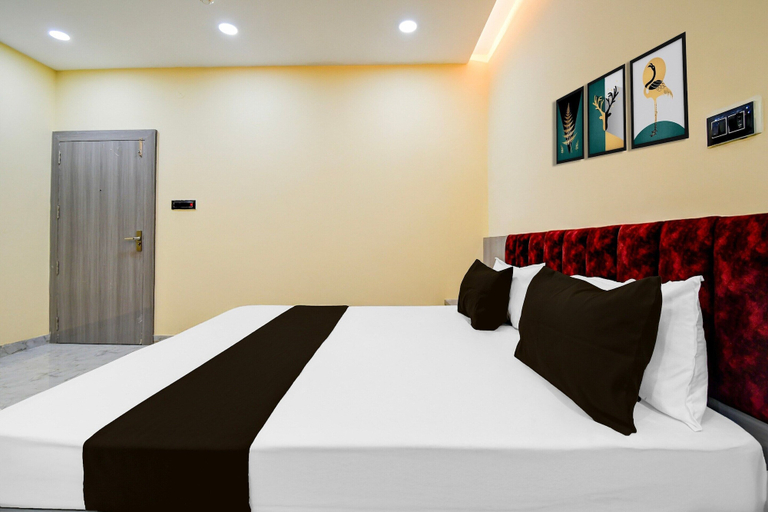 Room 2, Classic With Balcony Taramandal, Gorakhpur