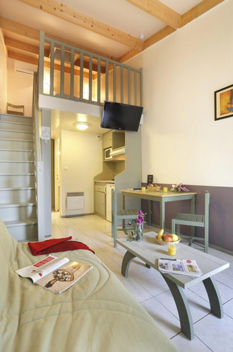 Living room 2, Smart Stay With Mezzanine for Four, Haute-Garonne