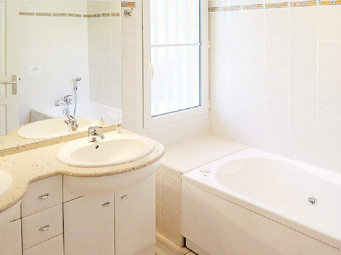 Bathroom 5, Luxury Golf & Ocean Villa Escape, Gironde