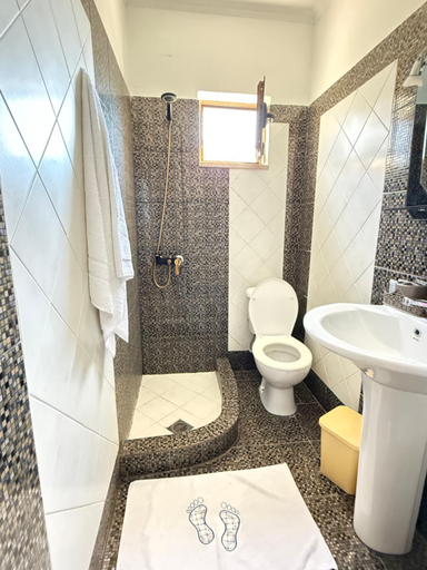 Bathroom 3, Green Villa Berdenesh, Sarandës