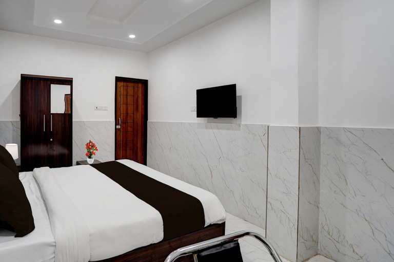 Room 2, Deluxe Vikas Nagar Post Office Metro, Lucknow