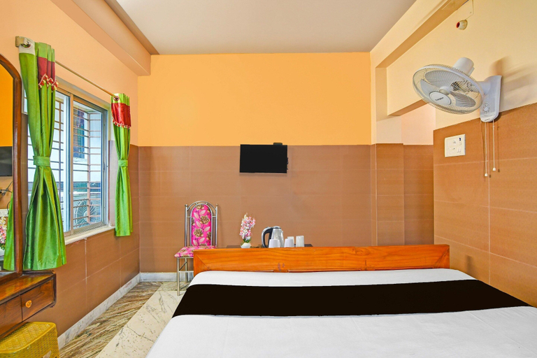 Room 3, Deluxe Green Guest House, Hugli