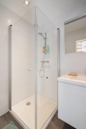Bathroom 5, Cosy 1-bedroom Apartment, Antwerp, Antwerpen