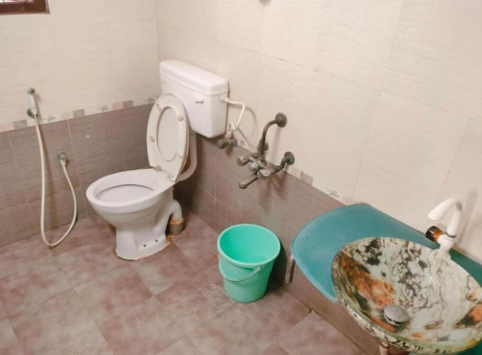 Bathroom 3, The Sheltor, Chennai