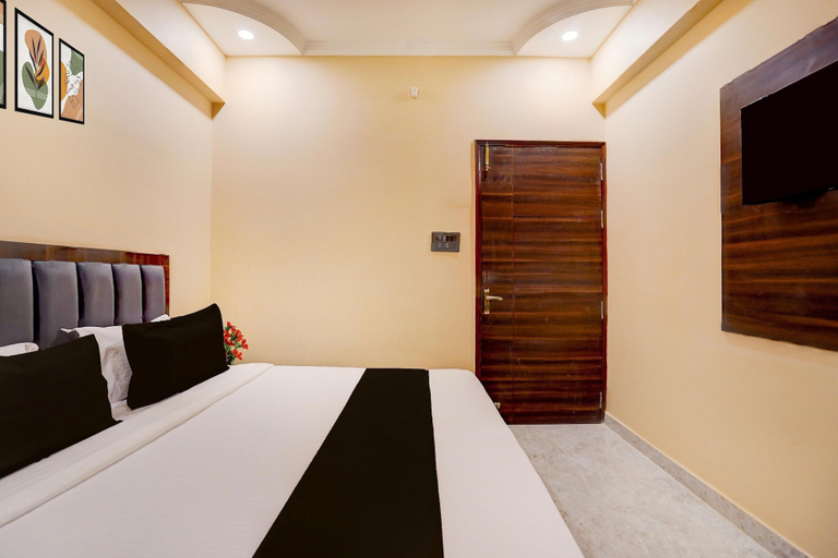 Room 4, Premium Col O Near High Court, Lucknow