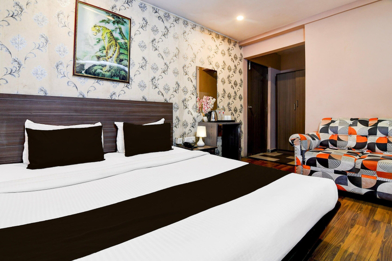 Room 3, Saver Double Circus Avenue Rockstar, Kolkata