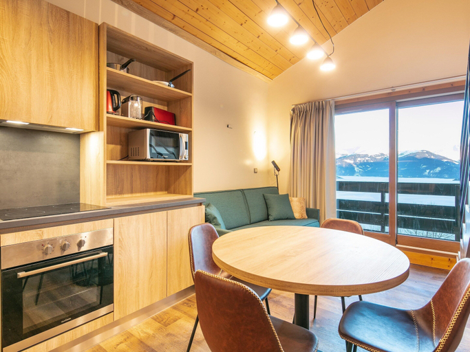 Dining 4, Family Mountain Stay for Five, Savoie