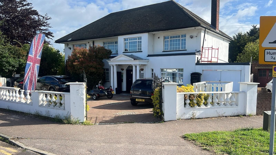 Exterior, Hatfield's Cheapest Rooms, Hertfordshire