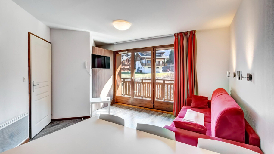 Dining 3, 6-guest Apartment With Alpine Views, Haute-Savoie