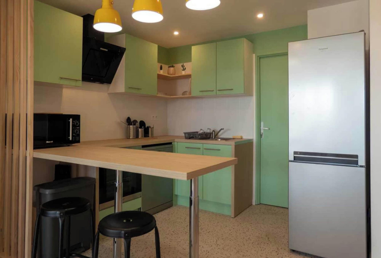 Private kitchen 3, Private Room in a Shared Apartment - Bron, Rhône