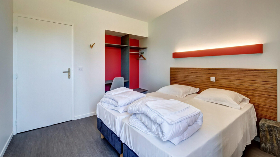 Room, Nature-focused 4-guest Apartment, Savoie