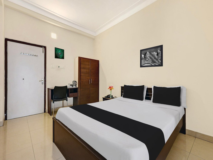 Room 4, Super OYO Collection O Jagadamba Junction Near Beach Road, Visakhapatnam