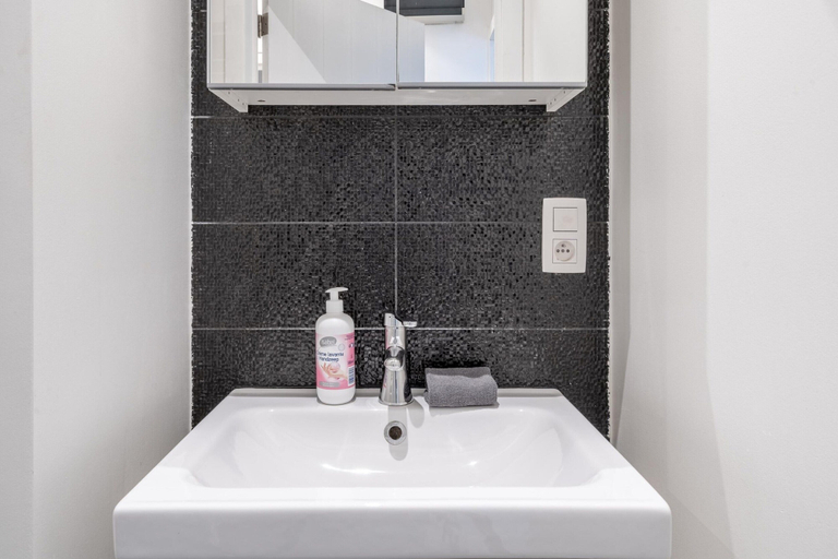 Bathroom 4, Cozy Antwerp Apartment Stay for 7, Antwerpen