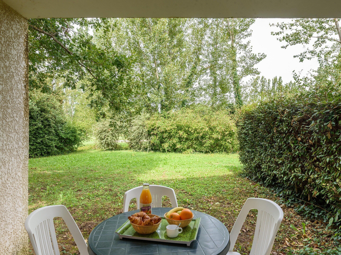 Balcony 4, Countryside Stay Near Albi Vineyard, Tarn