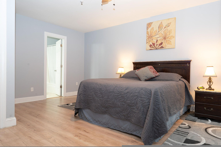 Room 4, Modern Charleston Getaway, Charleston