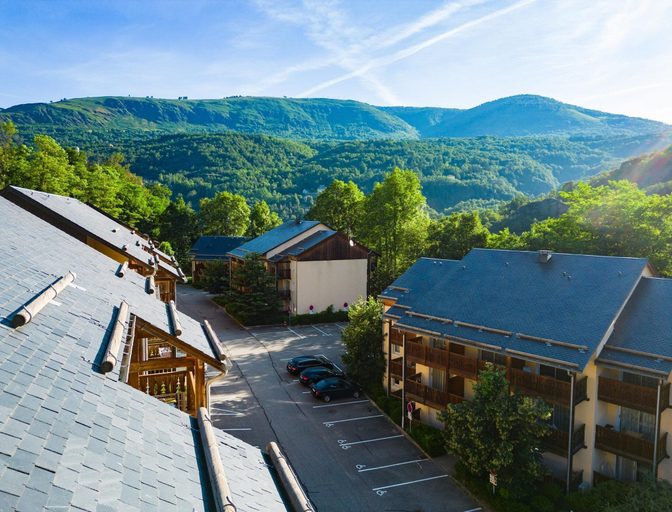 Exterior 5, Studio for 4 Near Pyrenees Ski Slopes, Ariège