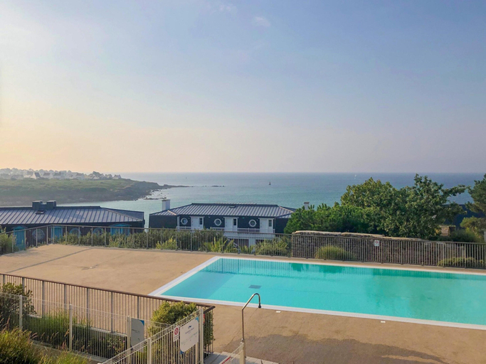 Pool 2, Family Escape Near Trescadec, Finistère