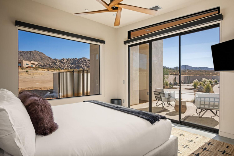 Bedroom 4, Peak by Fieldtrip - 8 BR Modern Oasis - 2 Pools, San Bernardino